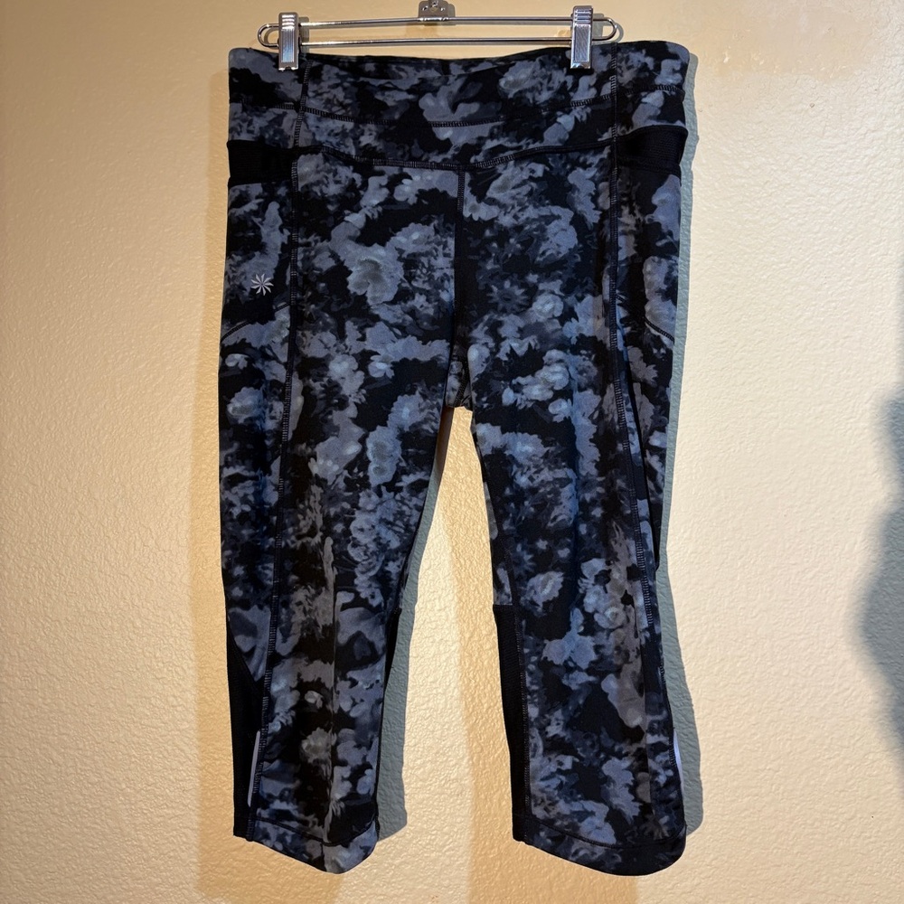 Athleta Cropped Leggings Floral Black Gray Mesh Detail Size Medium